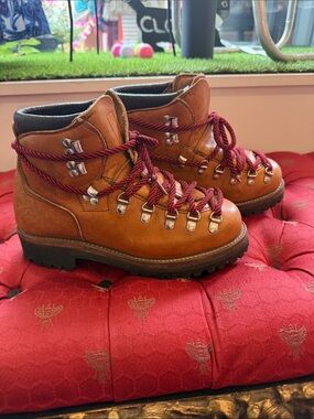 Dexter Tan Lace-Up Hiking Boots with Red Laces